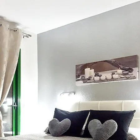 With One Bedroom In Castillo With Shared Pool Furnished Terrace And Wifi 100 M From The Beach * Caleta De Fuste