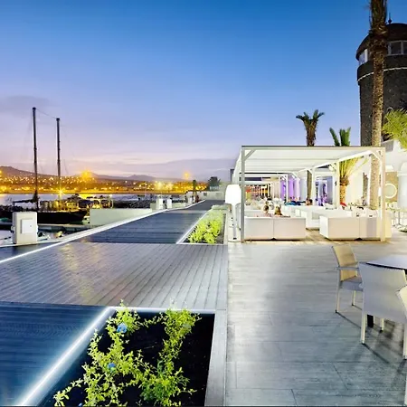 With One Bedroom In Castillo With Shared Pool Furnished Terrace And Wifi 100 M From The Beach Apartment *